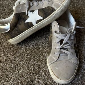 STEVE MADDEN CAMO SHOES
